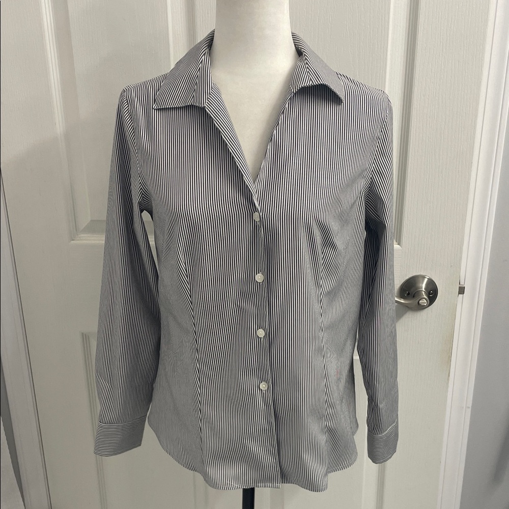 JONES NEW YORK Button Down Top NON IRON Black White Stripes Collar Shirt Sz S